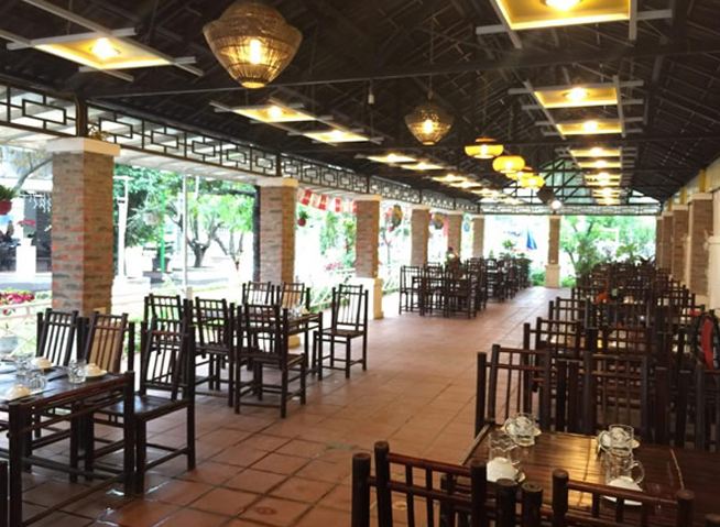 thiet-ke-quan-com-van-phong-sang-trong