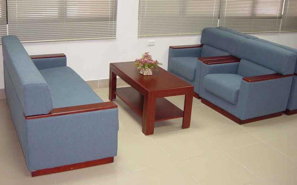 Chất liệu sofa văn phòng hay dùng là vải nỉ, vải nhung hoặc da