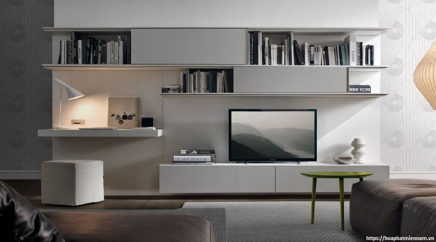 Chiếc tủ tivi kết hợp kệ đựng đồ nhỏ gọn tạo nét sang trọng cho không gian phòng khách