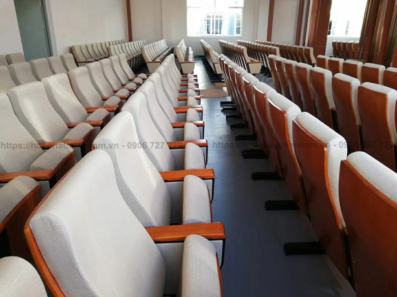 Mỗi hàng là 25 ghế hội trường RTC801