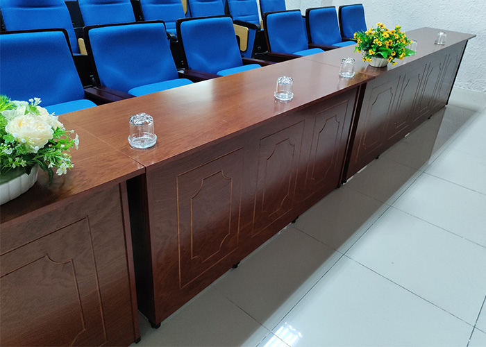 +102 Mẫu bàn chủ tọa đẹp và hiện đại cho năm 2025