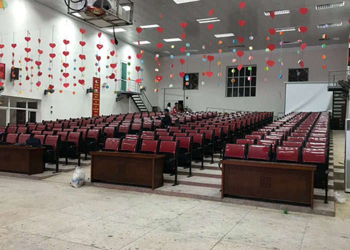 Cách lựa chọn và bảo quản bàn hội trường gỗ Tần bì