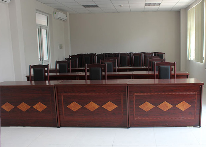 Xu hướng và giá cả của bàn hội trường gỗ Tần bì