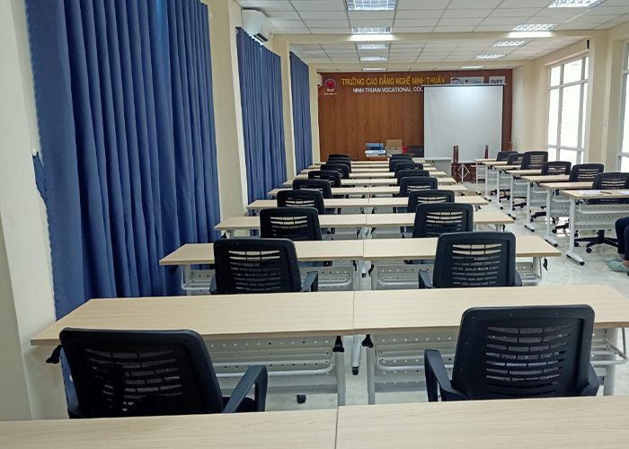 Set up bàn hội nghị kiểu lớp học