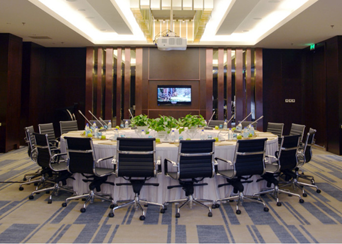 Set up bàn hội nghị kiểu bàn tròn