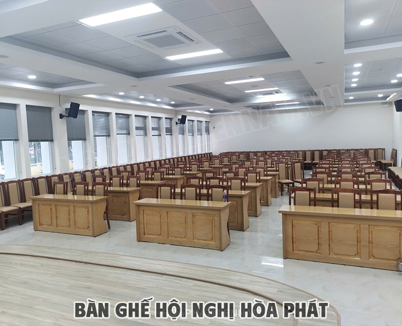 ban-ghe-hoi-nghi-1