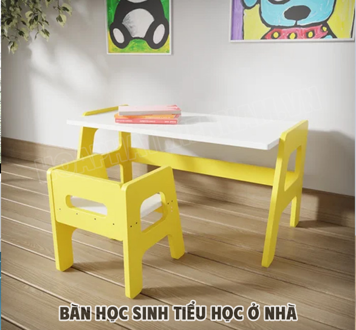 Bàn học sinh tiểu học ở nhà đơn giản