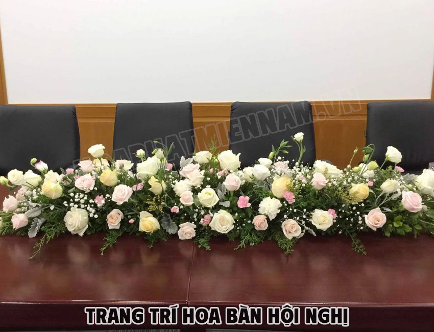 Tại sao nên trang trí hoa bàn hội nghị?