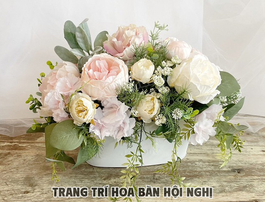 trang-tri-hoa-ban-hoi-nghi-17