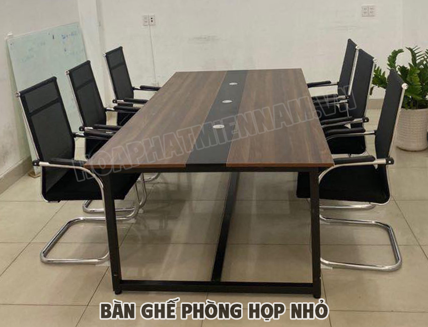 Tại Sao Cần Một Bộ Bàn Ghế Họp Nhỏ?