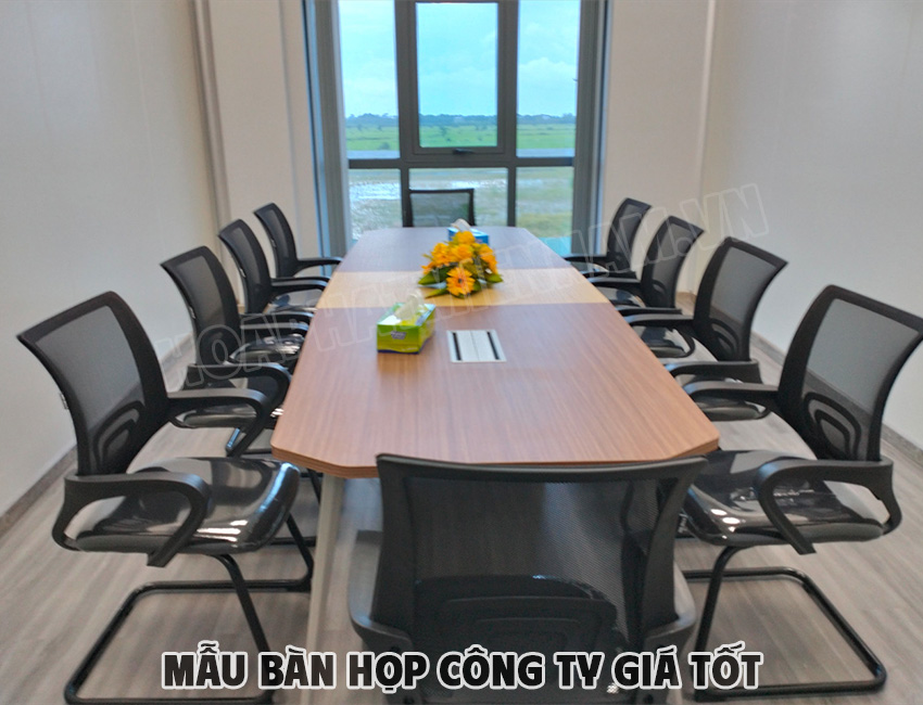 Tầm Quan Trọng Của Bàn Họp Công Ty