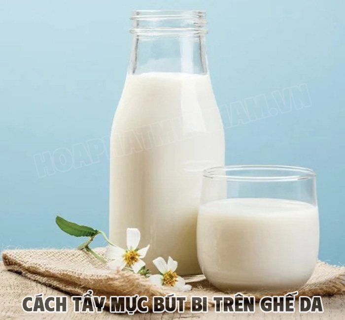 Tẩy vết mực bút bi trên ghế da bằng sữa tươi