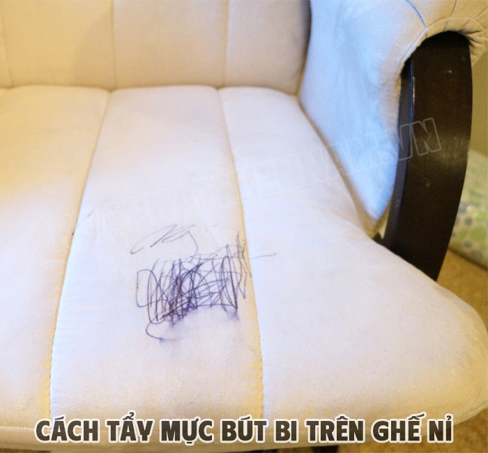 Tại sao cần tẩy mực bút bi khỏi ghế nỉ?