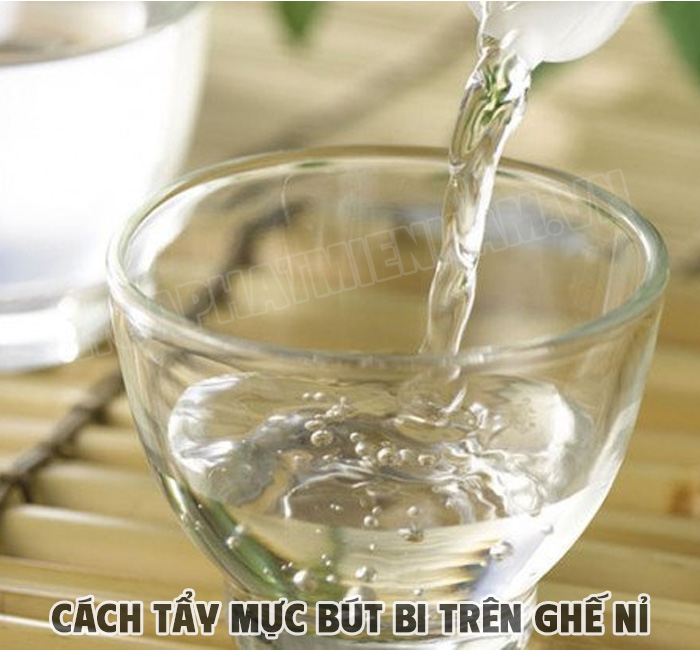 cach-tay-muc-but-bi-tren-ghe-ni-4