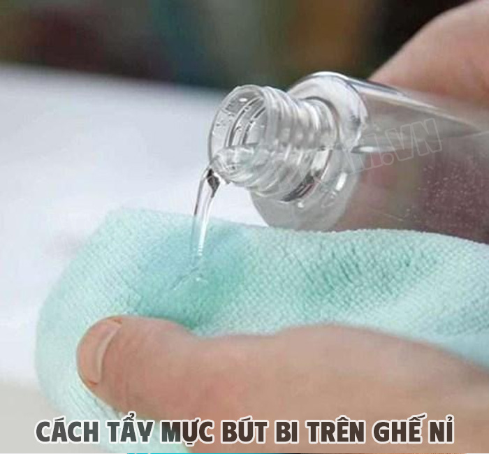 Sử dụng sản phẩm tẩy chuyên dụng cho vải nỉ