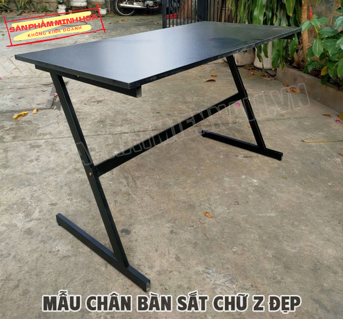 Bàn làm việc sử dụng chân sắt chữ Z