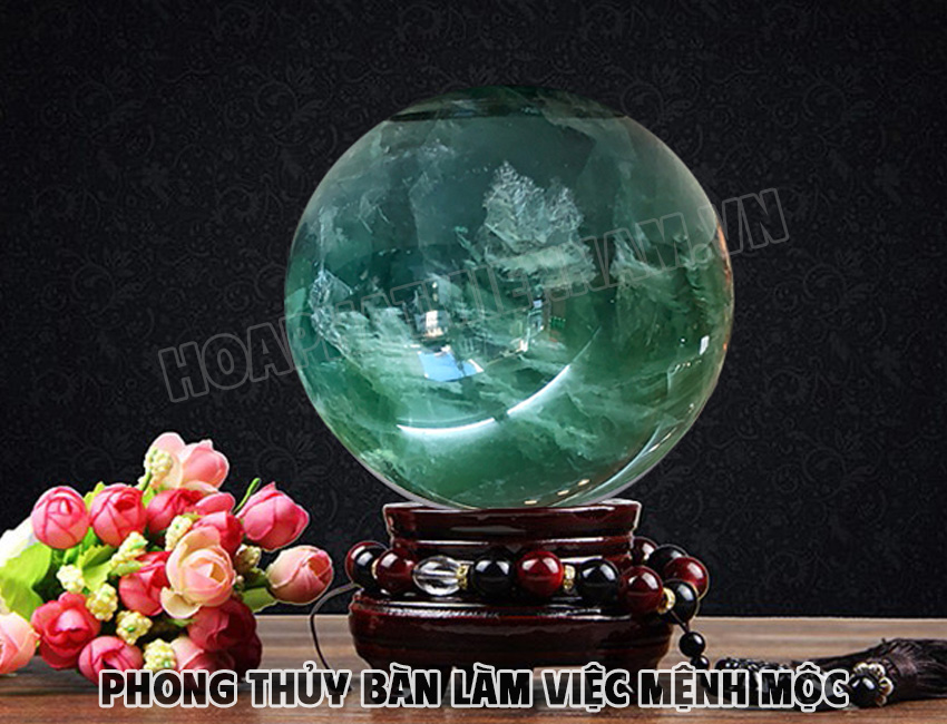 Quả cầu phong thủy và tinh thể đá cho mệnh Mộc