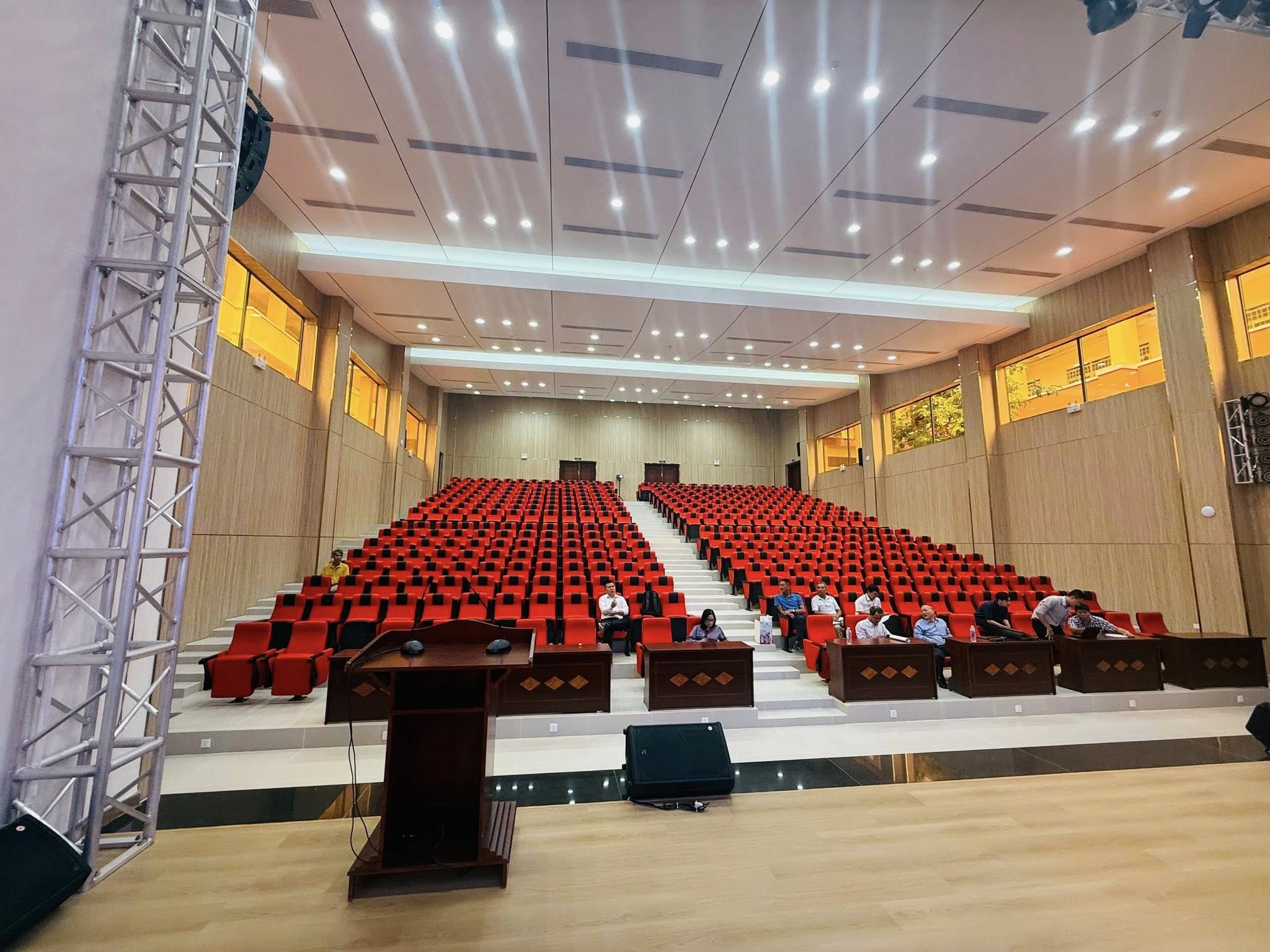 Lắp Đặt Ghế Hội Trường Tại Đại Học Quốc Gia TPHCM
