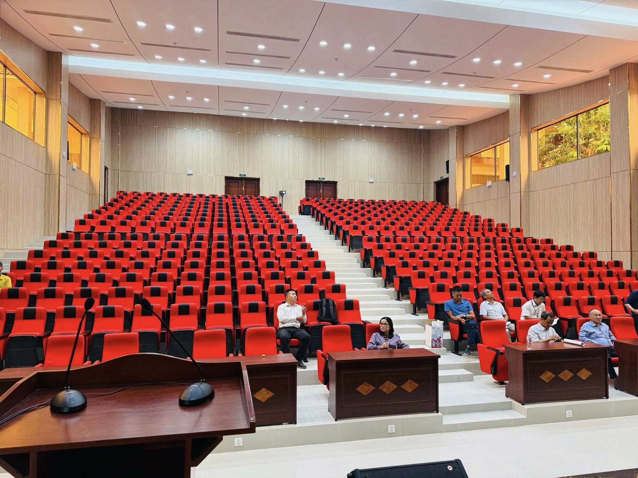 Lắp Đặt Ghế Hội Trường Tại Đại Học Quốc Gia TPHCM