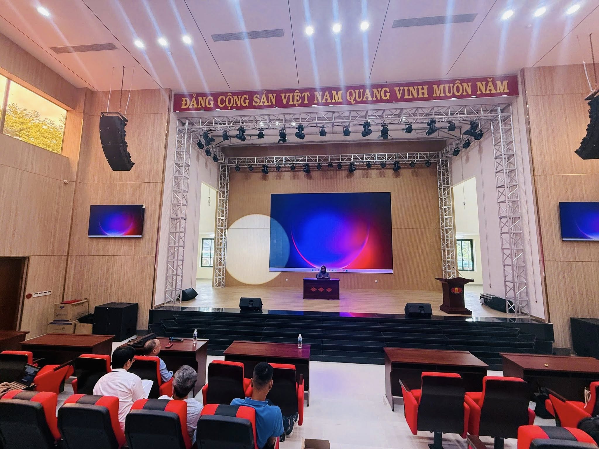 Lắp Đặt Ghế Hội Trường Tại Đại Học Quốc Gia TPHCM