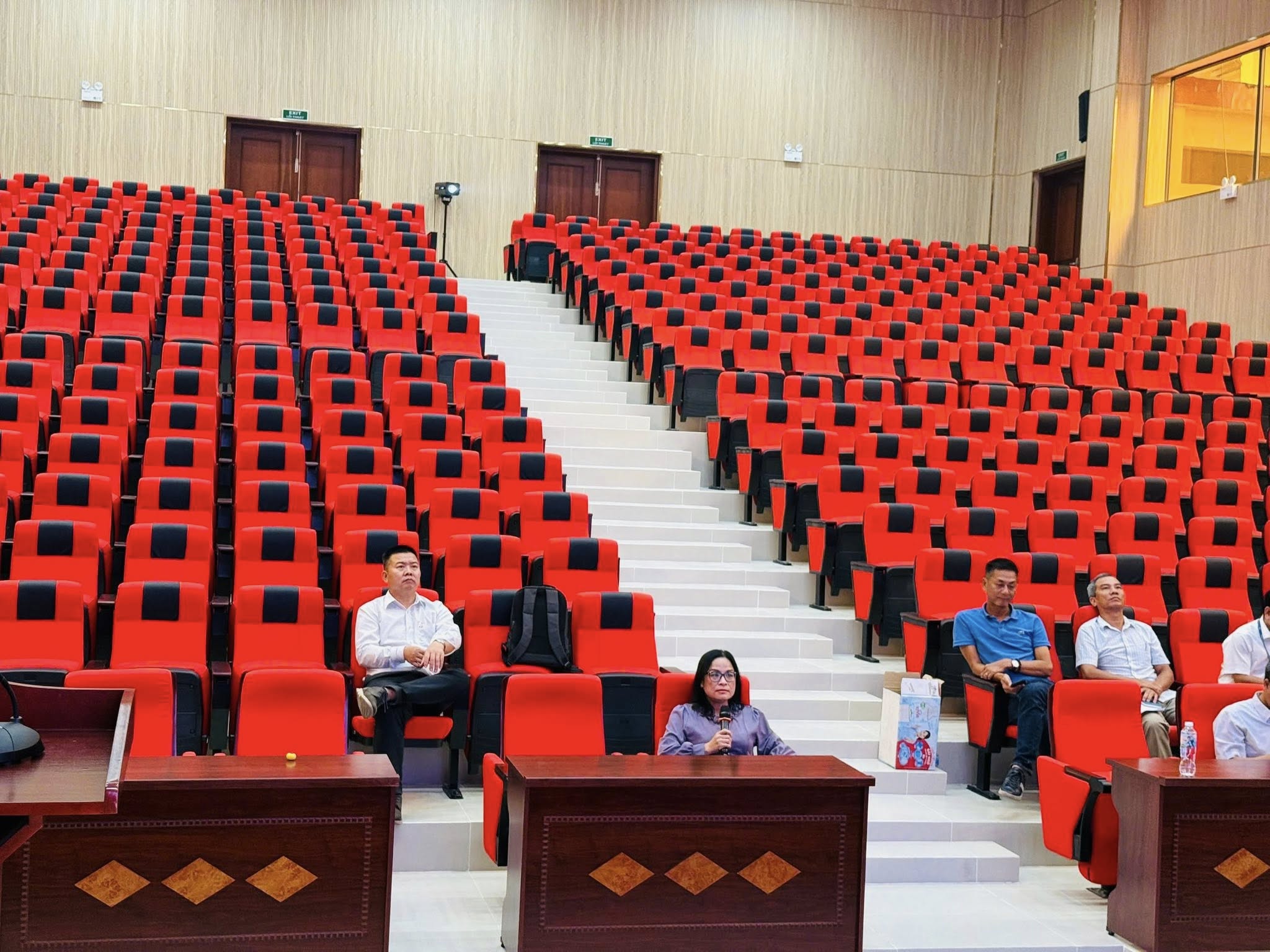 Lắp Đặt Ghế Hội Trường Tại Đại Học Quốc Gia TPHCM