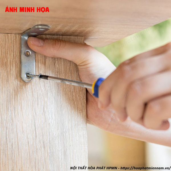 Mẹo Bảo Quản Bàn Làm Việc Để Tránh Nghiêng Và Rung Lắc