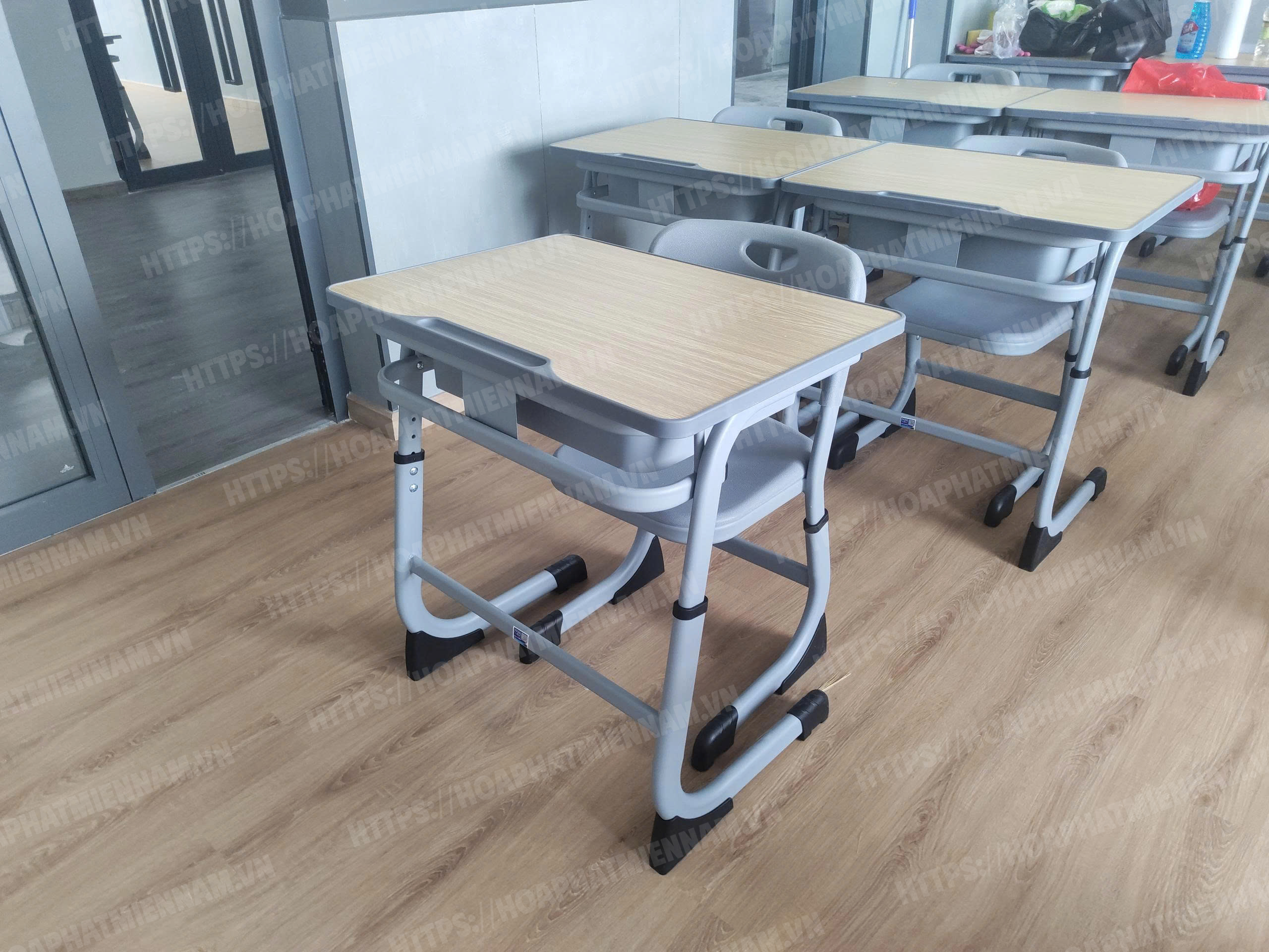 Lắp Đặt  Bàn Ghế Học Sinh Tại Công Ty Cổ Phần Văn Hoá Giáo Dục Việt Mỹ