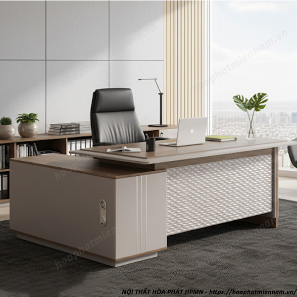 ban-giam-doc-chu-L-2