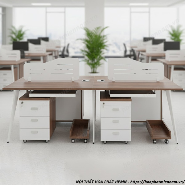 ban-lam-viec-nhom-cho-phong-marketing-1