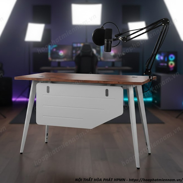 ban-chan-sat-cho-streamer-co-gan-gia-do-Microphone-2