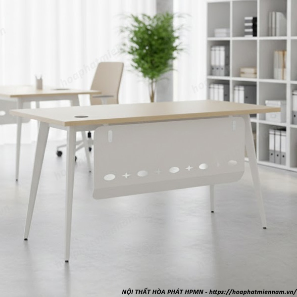 ban-lam-viec-chan-sat-co-ben-khong-1