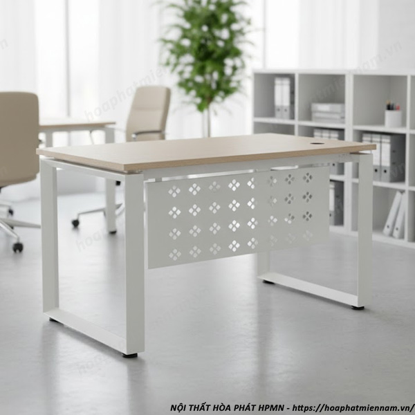 ban-lam-viec-chan-sat-co-ben-khong-2