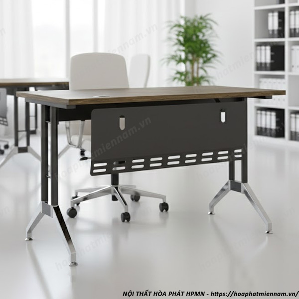 ban-lam-viec-chan-sat-co-ben-khong-3