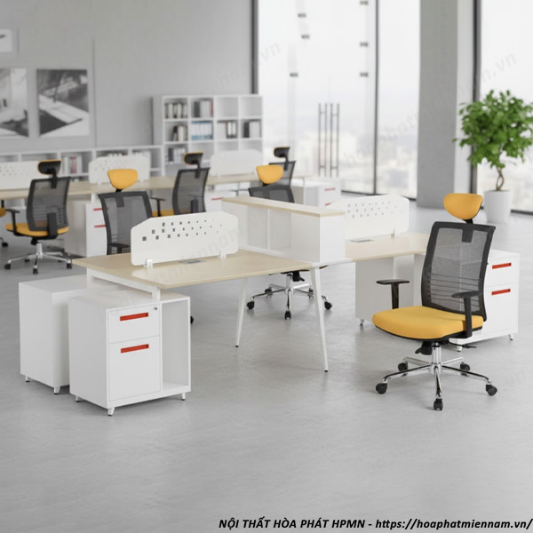 ban-lam-viec-co-vach-ngan-cho-van-phong-mo-1