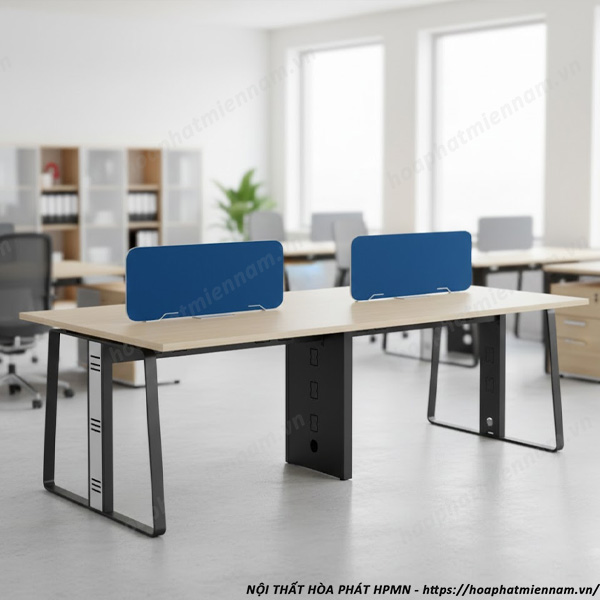 ban-lam-viec-co-vach-ngan-cho-van-phong-mo-2