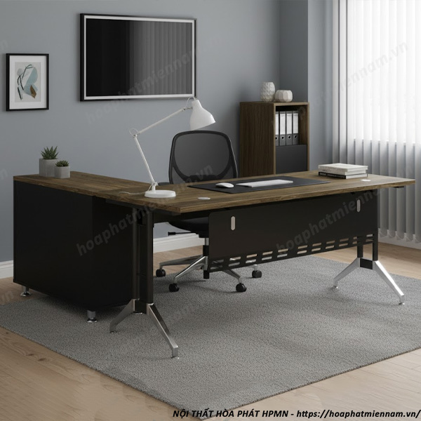 kich-thuoc-ban-lam-viec-cho-nguoi-cao-tren-1m8-1