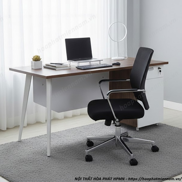 khoang-cach-de-chan-duoi-ban-lam-viec-bao-nhieu-la-du-2