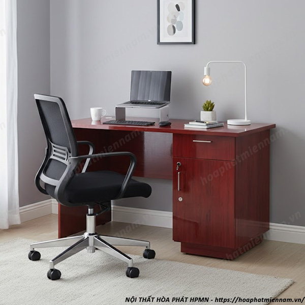 khoang-cach-de-chan-duoi-ban-lam-viec-bao-nhieu-la-du-4