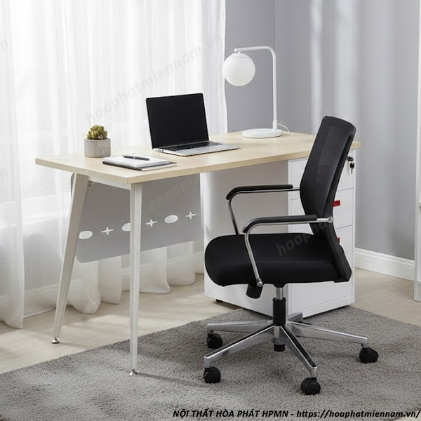 khoang-cach-de-chan-duoi-ban-lam-viec-bao-nhieu-la-du-6