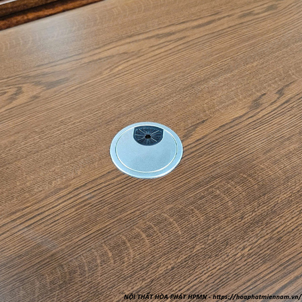 kich-thuoc-lo-luon-day-dien-tren-mat-ban-2