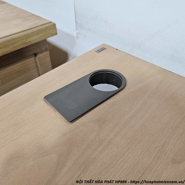 kich-thuoc-lo-luon-day-dien-tren-mat-ban-4