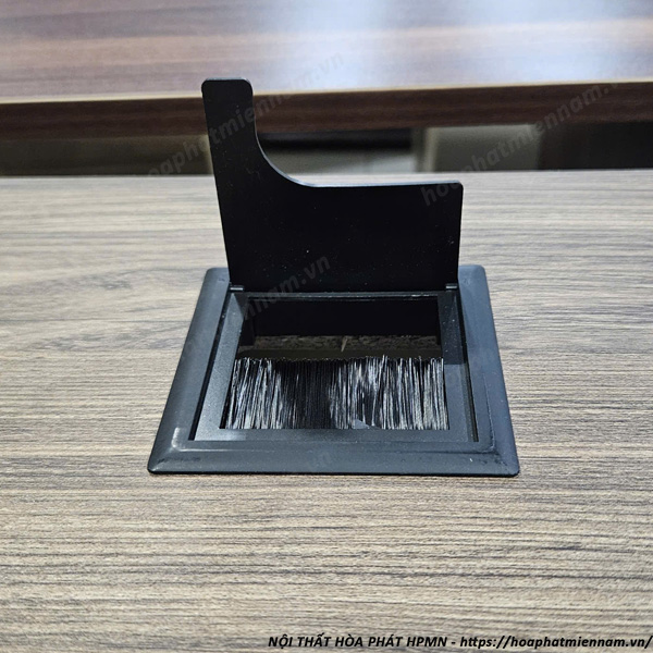 kich-thuoc-lo-luon-day-dien-tren-mat-ban-6