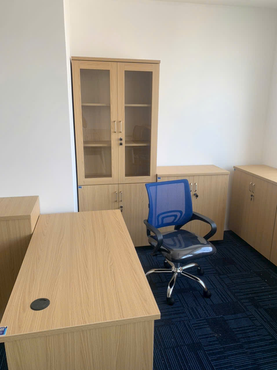 Lắp đặt bàn ghế văn phòng, tủ hồ sơ tại Eximbank