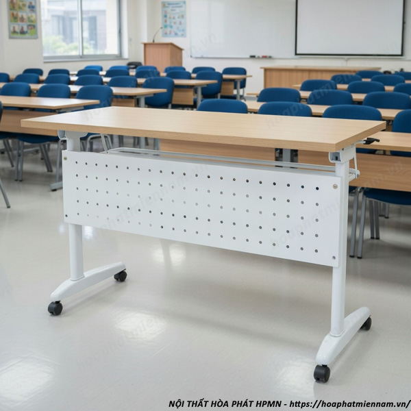 ban-hop-gap-gon-hoa-phat-cho-phong-dao-tao-1